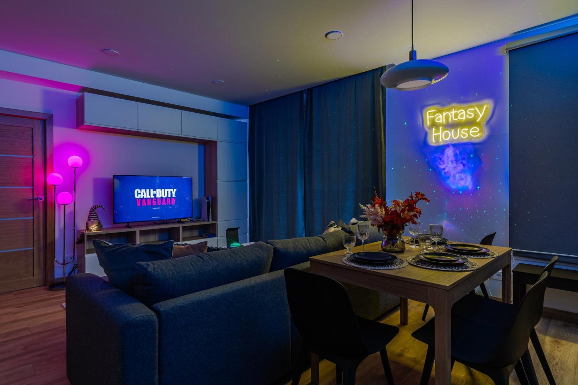 Fantasy House, Cozzy Apartmens, Free Parking, Long Welcome Апартаменты *