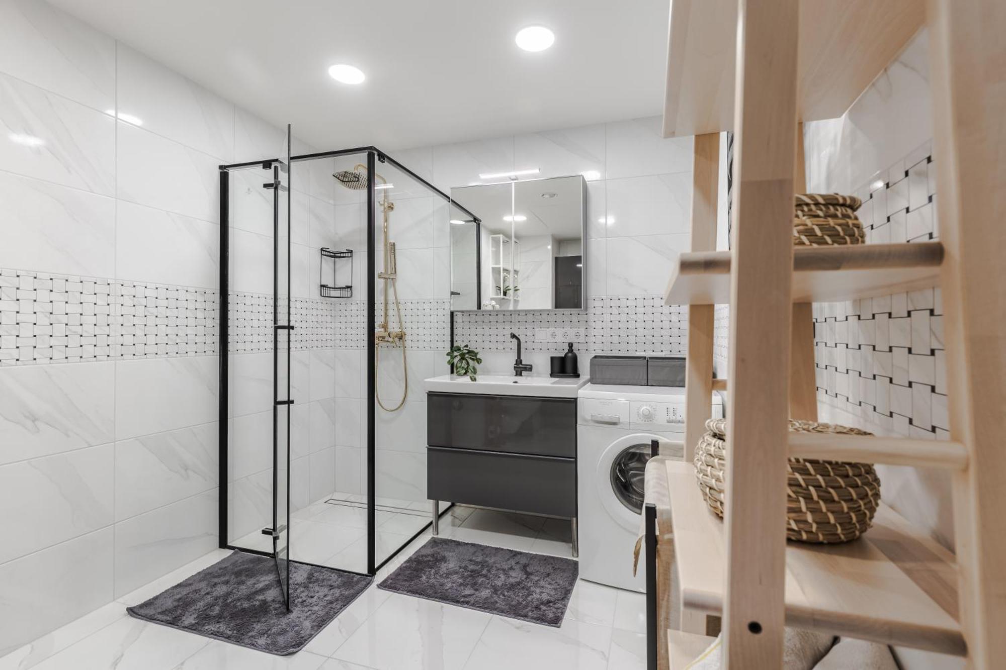 Fantasy House, Cozzy Apartmens, Free Parking, Long Welcome Апартаменты
